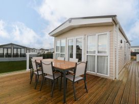 Seafront Holiday Home 2 - North Wales - 1142592 - thumbnail photo 23