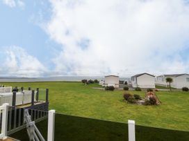 Seafront Holiday Home 2 - North Wales - 1142592 - thumbnail photo 24