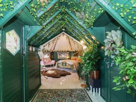A bedroom with a bed and plants at Applejacks Orchard in Holywell