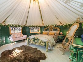 A bedroom with a bed and couch at Applejacks Orchard Holywell