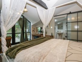 A bedroom with a bed and a dressing table at Windyridge, Gwaenysgor, near Prestatyn
