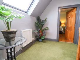 A hallway with a table and plant at Mallards Rest Llandwrog near Bontnewydd Gwynedd