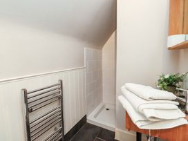 A bathroom with a shower and towels at Mallards Rest in Llandwrog near Bontnewydd, Gwynedd