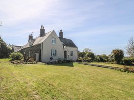 A house with garden and pathway at Mallards Rest in Llandwrog near Bontnewydd, Gwynedd