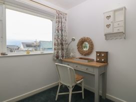 An office with a desk and chair at Wingelock in Rhosneigr