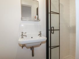 A bathroom featuring a sink and a shower at 84 Fore Street