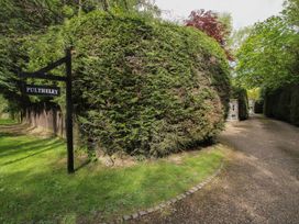 A sign by a gravel driveway at Pultheley Cottage in Hyssington near Churchstoke
