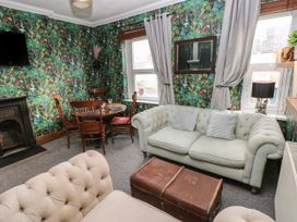 Madame Butterfly's Apartment - South Wales - 1143580 - thumbnail photo 3