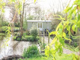 Damsel Shepherds Hut - Suffolk & Essex - 1143780 - thumbnail photo 1