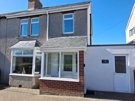 A house with windows and a door at Maywood in Seahouses