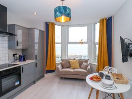 Apt 6 @ Hunter's Quay - North Yorkshire (incl. Whitby) - 1144476 - thumbnail photo 3