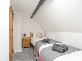 5 The Crescent - North Wales - 1144504 - thumbnail photo 11