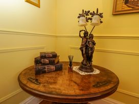 A table with a lamp and books in a living room at White House