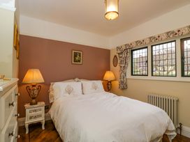 A bedroom with a bed, lamps, and windows at White House