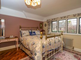 A bedroom with a bed and nightstand at White House