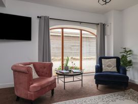 A living room with two armchairs and a coffee table at Razorbill in Flamborough