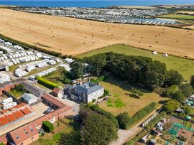 An outdoor view of a property and surrounding area at Guillemot in Flamborough