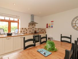 A kitchen with dining table and chairs at Kittiwake in Flamborough