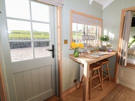 Shepherd Hut 1 - Yorkshire Dales - 1145228 - thumbnail photo 3