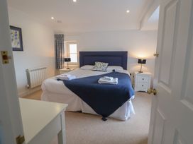 A bedroom with a bed and bedside tables at 9 Church Farm Rise in Aldeburgh
