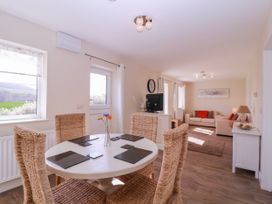 A dining room with a table and chairs at Country Cottage Brecon