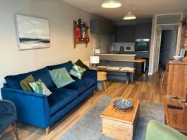 A living room with a sofa and coffee table at 9 Oakley Wharf in Porthmadog