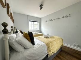 A bedroom with two beds and a window at Melanie's Cottage in Brewers Quay Harbour
