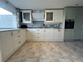 A kitchen with cabinets, stove and oven at Firm Anchor in Salcombe