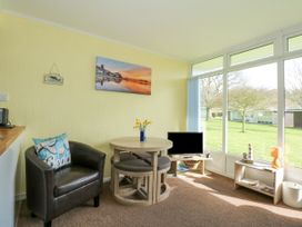 The Beach Hut - Norfolk - 1146124 - thumbnail photo 9