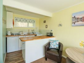 The Beach Hut - Norfolk - 1146124 - thumbnail photo 10