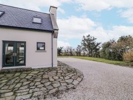 A house exterior with gravel driveway and lawn at Cashelrehine in Falcarrheh