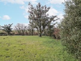 A garden with a slide and trees at Cashelrehine in Falcarrheh