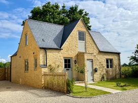 A house with a pathway and garden at 4 Wellacres Cottage Draycott near Moreton-In-Marsh