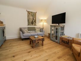 A living room with a sofa and a coffee table at The Little Loft in Burford
