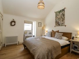 A bedroom with a bed and bedside tables at The Little Loft in Burford