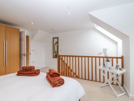 A bedroom with a bed and towels at Mariners Rest in Gorran Haven