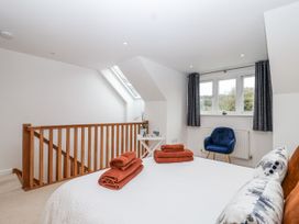 A bedroom with a bed and towels on display at Mariners Rest in Gorran Haven