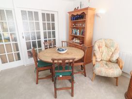 A dining room with a table and chairs at Flat 2, Moonrakers St. Ives