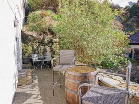 A garden area with table and chairs and greenery at Hafod Y Bryn in Harlech