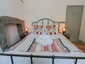 A bedroom with a bed and bedside tables at Island House in Aberaeron