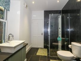 A bathroom featuring a sink, shower, toilet and a window at Ty Capel Bethania, Nant Gwynant