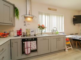 A kitchen with cabinets and a sink at Duffy Lodge in Kilmacloo near Creeslough, County Donegal