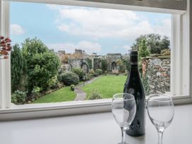 A view of a garden with a bottle and glasses at Ullswater in Ulverston
