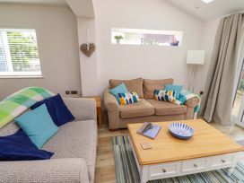 A living room with sofas and a coffee table at Lavender Cottage in Beadnell