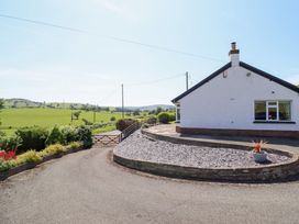 A house with a gravel area and gate at Bryn Bras in Corwen
