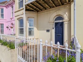 A house entrance with blue door and flowers at Sea Lovers in Exmouth