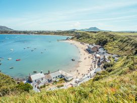 A coastal view with boats and a beach at Seaviews in Nefyn
