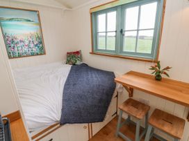 Lower Trewern Shepherds Hut - Cornwall - 1150293 - thumbnail photo 7