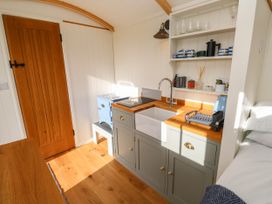 Lower Trewern Shepherds Hut - Cornwall - 1150293 - thumbnail photo 11