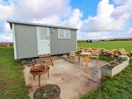 Lower Trewern Shepherds Hut - Cornwall - 1150293 - thumbnail photo 17